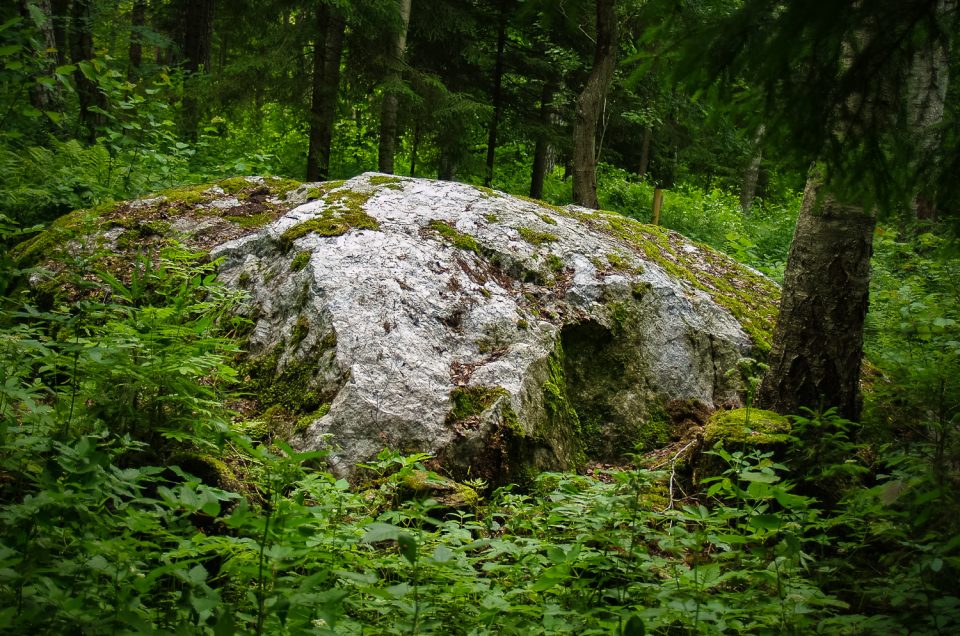 Ozoliņi Holy Stone